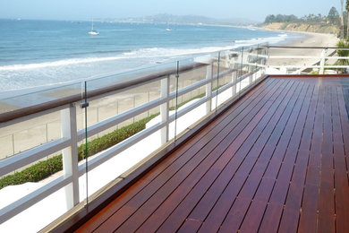 Example of a mid-sized classic rooftop deck design in San Diego with no cover