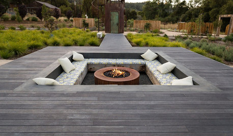 10 Outdoor Decks Accentuated With Built-In Features