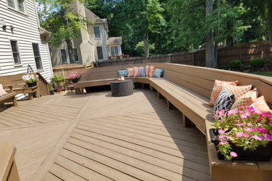 Wood deck with wraparound benches