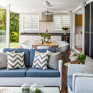 Imagen de terraza clásica, en anexo de casas y patio trasero, con cocina exterior