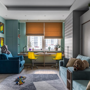 Esempio di una cameretta per bambini contemporanea con pareti blu, parquet chiaro, pavimento beige e soffitto ribassato
