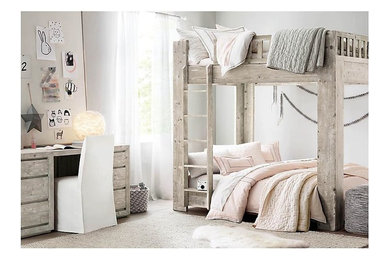 小さな北欧スタイルのおしゃれな子供部屋 (白い壁、カーペット敷き、ティーン向け、ベージュの床) の写真