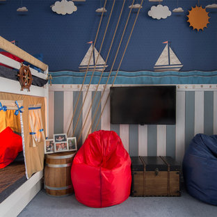 Modelo de dormitorio infantil de 1 a 3 años, costero, pequeño, con paredes multicolor y moqueta
