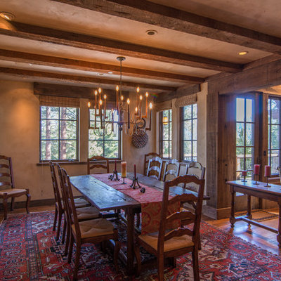 Dining room - mid-sized rustic medium tone wood floor dining room idea in Sacramento with no fireplace