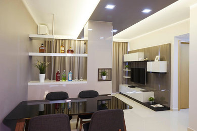 Exempel på en mellanstor modern matplats, med vita väggar och klinkergolv i porslin