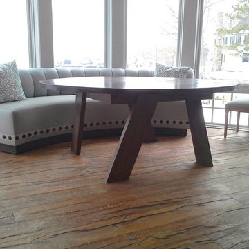 72" Round Table Extends to 10ft. Long