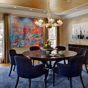 Art collectors' transitional home