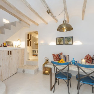 Foto de comedor mediterráneo, pequeño, cerrado, con paredes blancas y suelo beige
