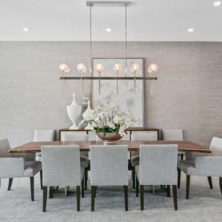 75+ Esszimmer mit dunklem Holzboden und Tapetenwänden Ideen & Bilder