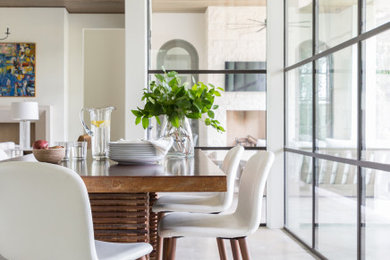 Свежая идея для дизайна: столовая среднего размера в стиле модернизм с с кухонным уголком, белыми стенами, бетонным полом, серым полом и деревянным потолком - отличное фото интерьера