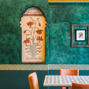 Immagine di una sala da pranzo mediterranea