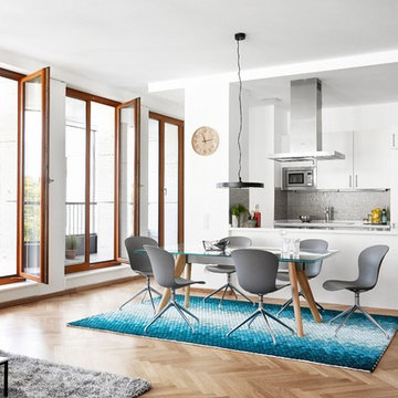 BoConcept Monza Dining Table & Adelaide Chairs