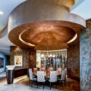 Ispirazione per una grande sala da pranzo aperta verso il soggiorno design con pareti con effetto metallico e nessun camino