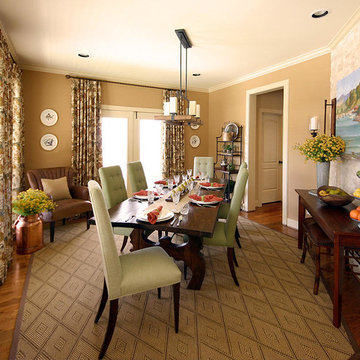 Casual Cottage Dining Room