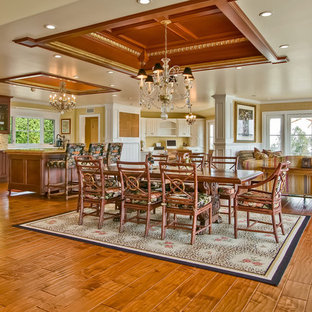 Elegant great room photo in Los Angeles