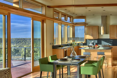 Central Oregon contemporary light-filled great room