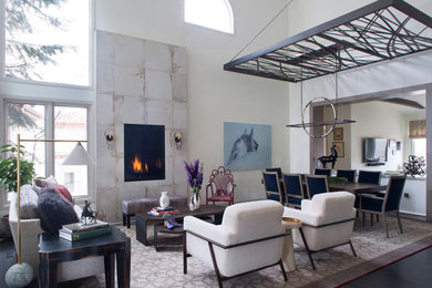 デンバーにある高級な中くらいなトランジショナルスタイルのおしゃれなLDK (白い壁、無垢フローリング、標準型暖炉、タイルの暖炉まわり、グレーの床) の写真