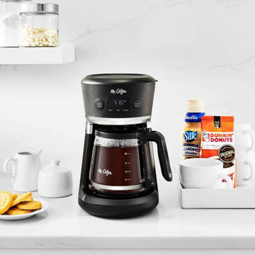 Coffee Maker with Automatic Drip Collection