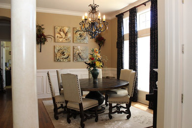 Dining room - traditional dining room idea in Dallas