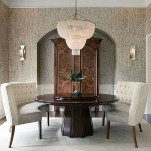 Idées déco pour une grand salle à manger contemporaine fermée avec un mur gris, un sol en bois foncé et aucune cheminée.