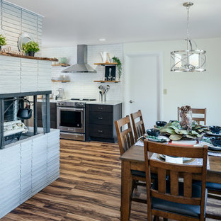 Esszimmer mit Eckkamin und buntem Boden Ideen, Design & Bilder