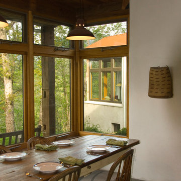 Corner windows at Dining Space