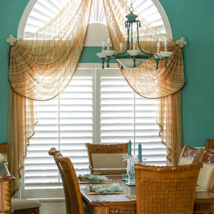 Ispirazione per una sala da pranzo tropicale