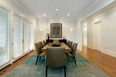 This is an example of a modern dining room in Chicago.