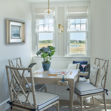 Cozy casual dining with view