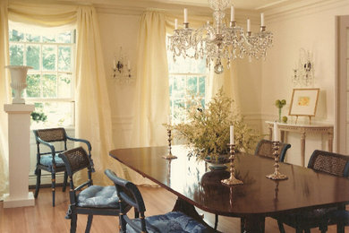 Свежая идея для дизайна: столовая в классическом стиле - отличное фото интерьера