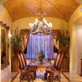 Immagine di una sala da pranzo mediterranea