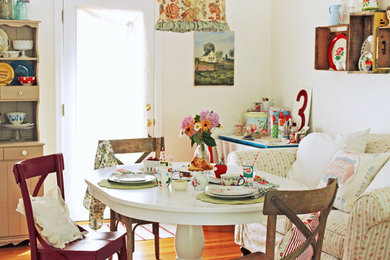 Dining room - eclectic dining room idea in Chicago