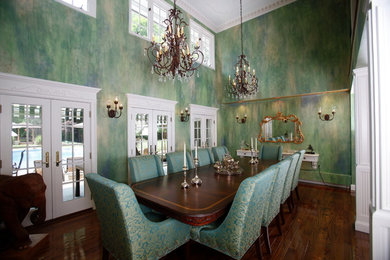 Example of a classic dining room design in New York