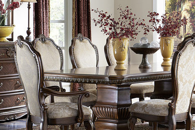 Example of a dining room design in Sacramento