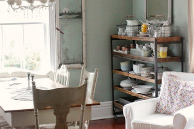 Cottage chic dining room photo in Chicago