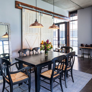 Idee per una sala da pranzo industriale con pareti blu