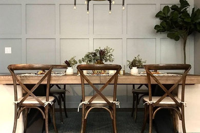 Dining room - transitional dining room idea in Chicago