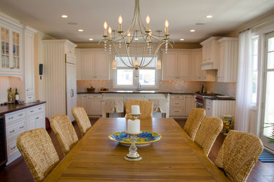 dining room to kitchen