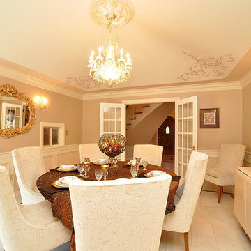 Dining room with arched ceiling