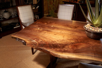 Dining room - transitional dining room idea in Boston