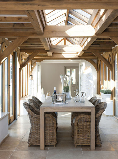 Rustic Dining Room Diningtable in conservatory