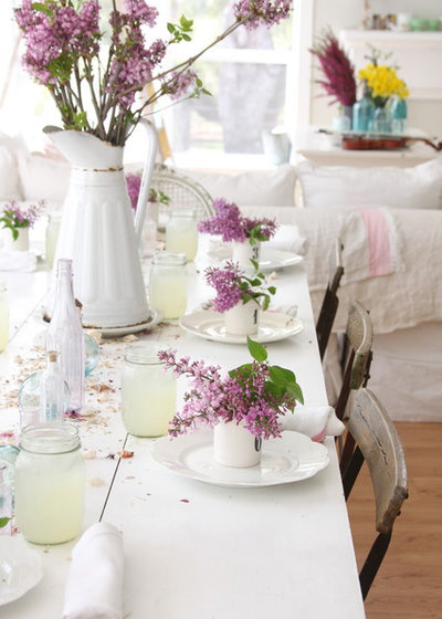 Shabby-chic Style Dining Room by Dreamy Whites