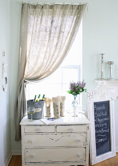 Shabby chic-inspirerad Matplats Eclectic Dining Room