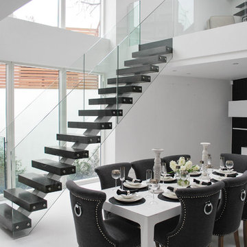Elegant Middle-spine staircase in black and white
