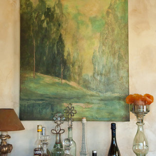 Immagine di una sala da pranzo mediterranea