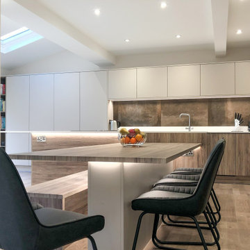 Flat Door Cashmere & Rustic Oak Kitchen