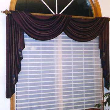 Formal Dining room valance with arched window above