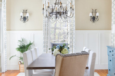 Dining room photo in Charleston