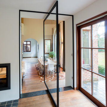 Glass pivot door with central axis and 360° hinge