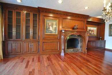 Example of a classic dining room design in Los Angeles